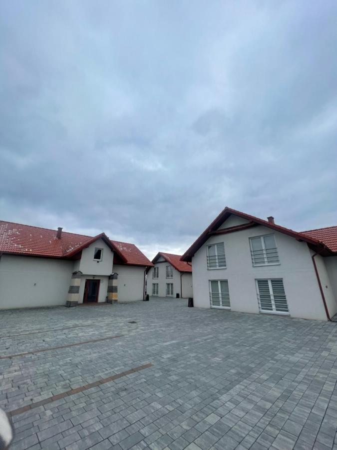 Hotel Pod Strzecha Kielce Exteriör bild